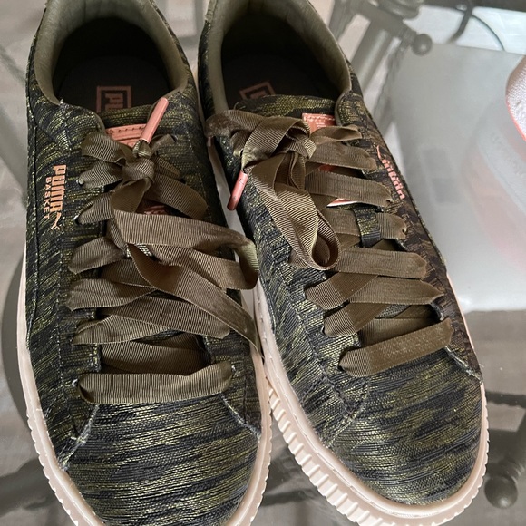 NWOT Puma basket sneakers  (1990s Grunge inspired) high outsole w/platform - Picture 2 of 7